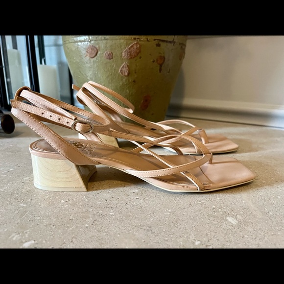 Vince Camuto cream sandals, - Picture 5 of 14